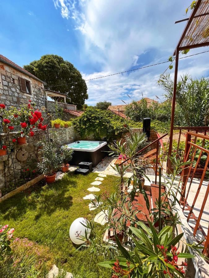Pitve Holiday Home Skala With Hot Tub & Kala With Terrace מראה חיצוני תמונה