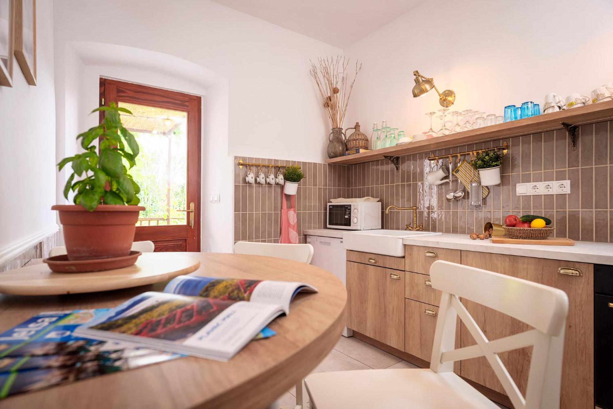 Pitve Holiday Home Skala With Hot Tub & Kala With Terrace מראה חיצוני תמונה