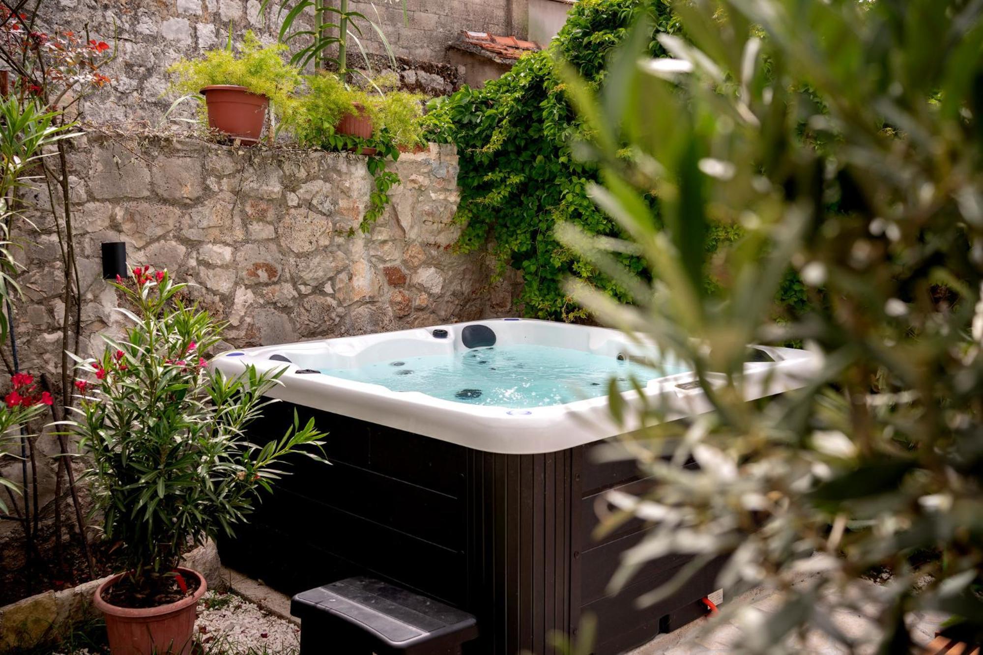 Pitve Holiday Home Skala With Hot Tub & Kala With Terrace מראה חיצוני תמונה