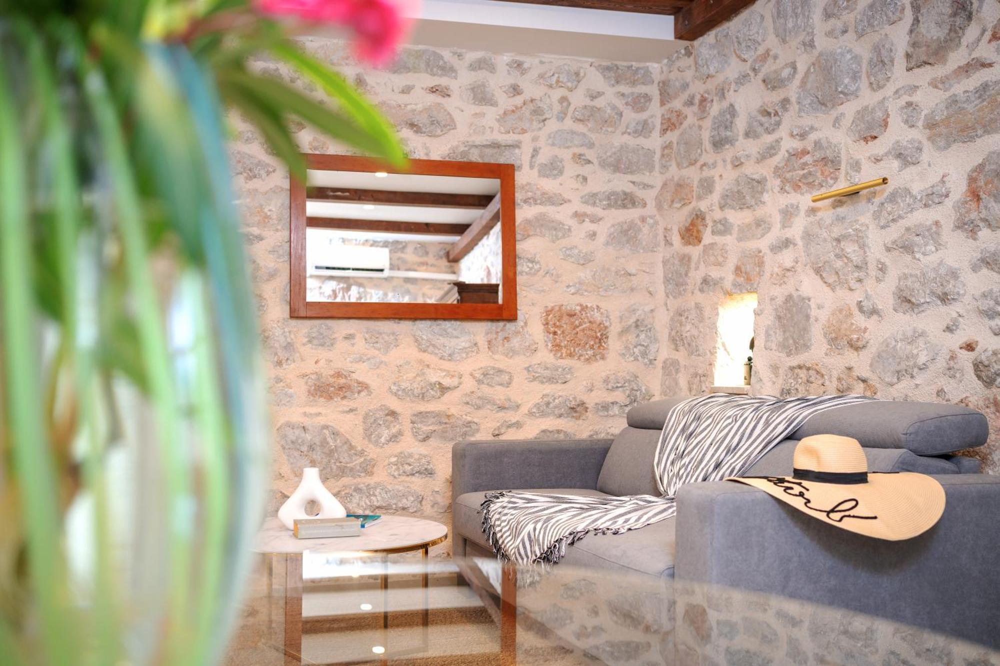 Pitve Holiday Home Skala With Hot Tub & Kala With Terrace מראה חיצוני תמונה