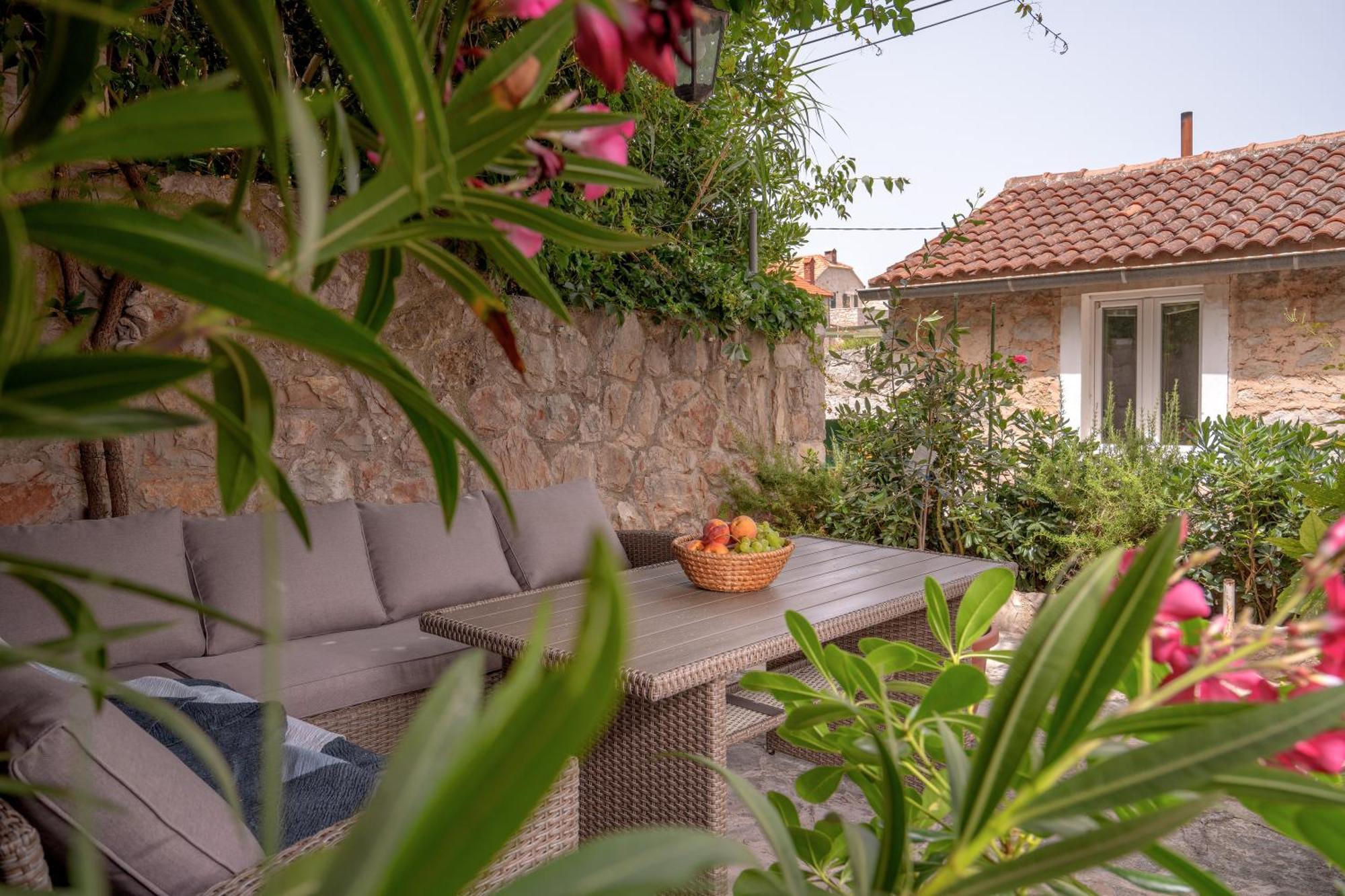 Pitve Holiday Home Skala With Hot Tub & Kala With Terrace מראה חיצוני תמונה